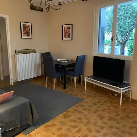 Cap D Antibes, Salis , 2 Bedrooms , Free Parking *
