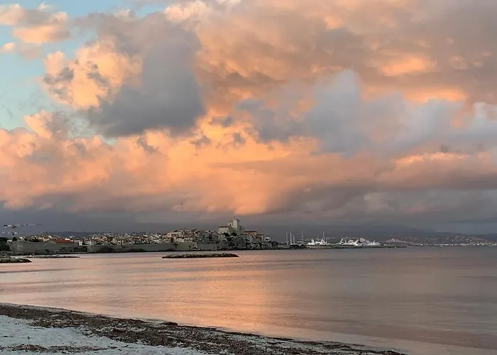 Appartement Cap D Antibes, Salis , 2 Bedrooms , Free Parking *