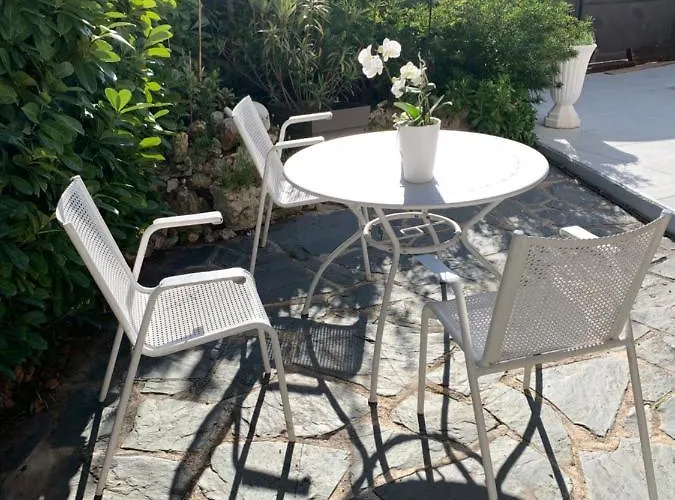아파트 Cap D Antibes, Salis , 2 Bedrooms , Free Parking