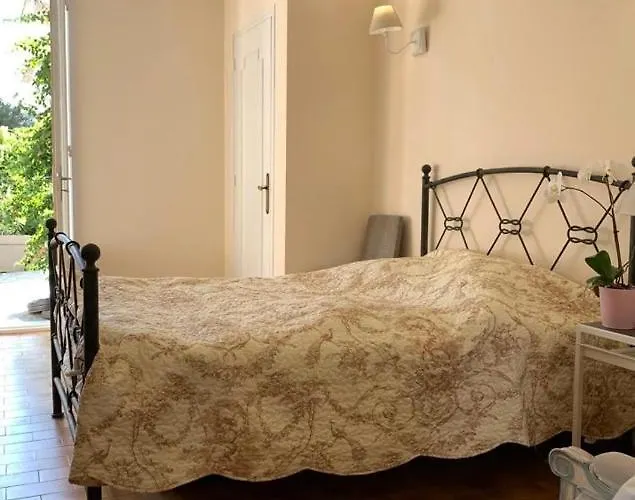 Cap D Antibes, Salis , 2 Bedrooms , Free Parking Antibes